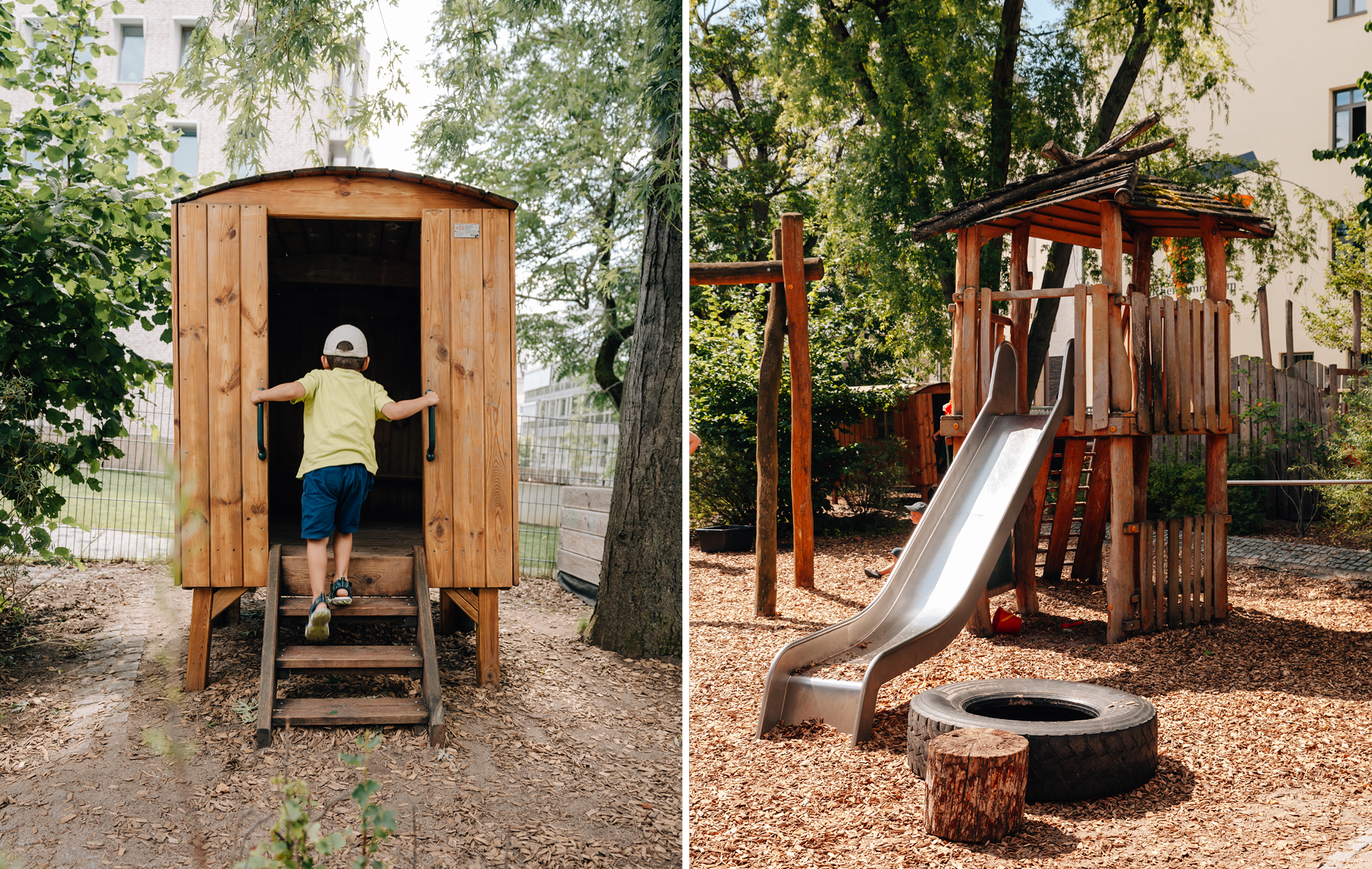 Links: Kind läuft Stufen in den Holzbungalow im Garten hinauf Rechts: Klettergerüst mit Rutsche im Holzschnitzelbereich im Garten