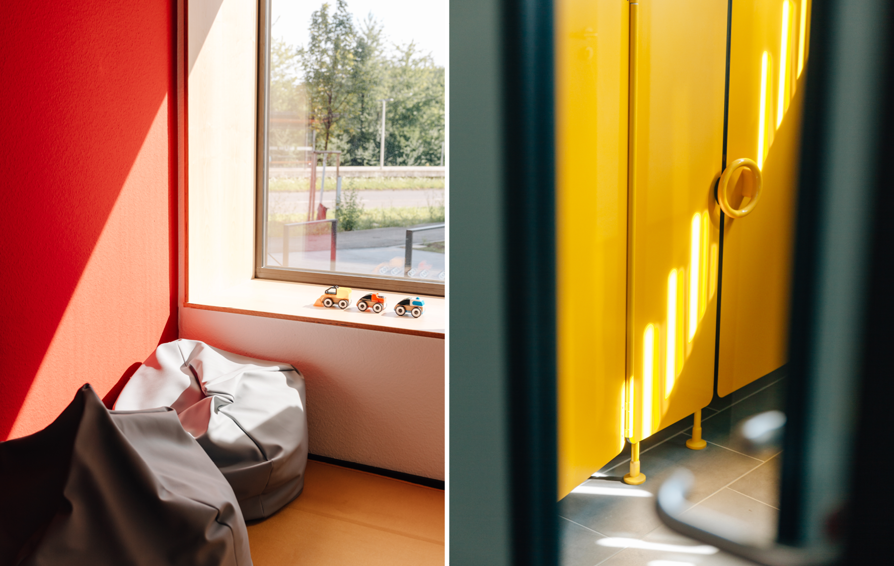 Links: Sitzkissen am Fenster mit Spielzeugautos aus Holz auf dem Fensterbrett Rechts: Gelbe Toilettentüren in der Kita